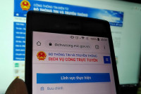 ANH MINH HOA BEN NGOAI